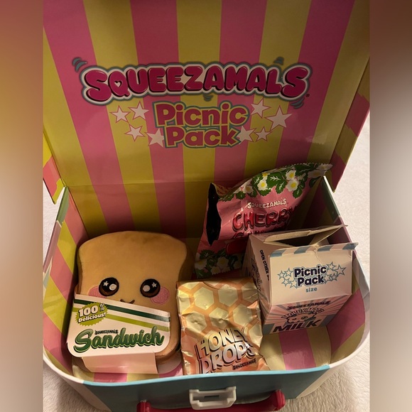 Squeezamals picnic pack  - Plush Sandwich with Bee, Apple & Cow - Picture 2 of 8